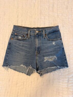 Levi’s High Rise Distressed Denim Shorts Size 26